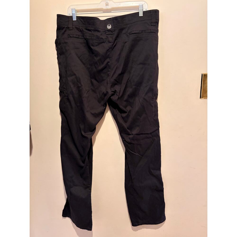 Wrangler black cargo pants size 40/32